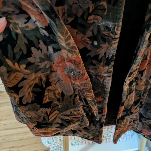 Floral Velvet Women's Jacket - Picture 7 of 8